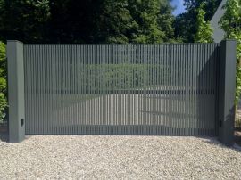 portail-coulissant-ganit-gris-vert.jpg